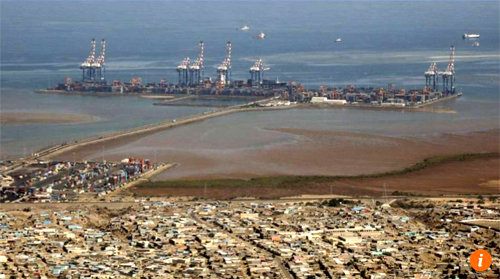 중국이 다목적 복합항구로 건설하고 있는 동아프리카 지부티의 도랄레 항. 중국은 7월 신항 완공에 이어 올해 말 최초의 해외 군사기지 가동에 들어갈 계획이다. 사진 출처 사우스차이나모닝포스트