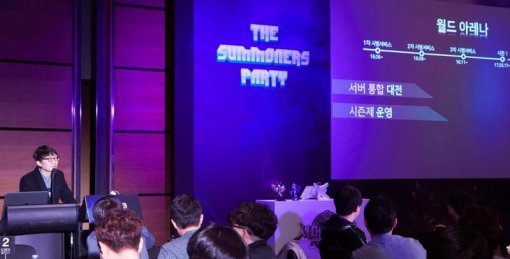 발표중인 이주환 게임제작본부장 / 컴투스 제공