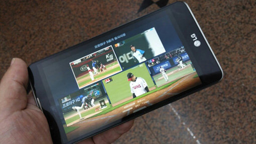 LG유플러스의 ‘U+프로야구’ 애플리케이션을 이용하면 한 화면에 프로야구 5개 경기를 동시에 시청할 수 있다.