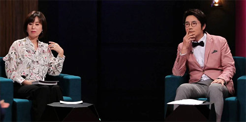 EBS 교양프로그램 ‘까칠남녀’의 MC 박미선(왼쪽)과 패널로 출연하는 정영진 시사평론가. EBS 제공