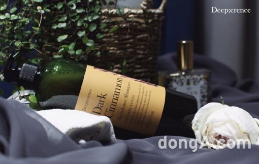 헤어전문 브랜드 ‘딥퍼랑스(Deeperence)’가 헤어케어 부문 ‘2017 한국 소비자 선호도 1위 브랜드 대상’을 수상했다.