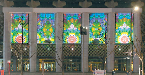 서울 종로구 세종문화회관 대극장 전면 6개 기둥에 구현된 미디어 아트. 프로젝터로 스크린에 영상물을 쏘는 방식이다. 다양한 작품 상영과 시민들이 참여하는 체험 프로그램을 운영하고 있다.