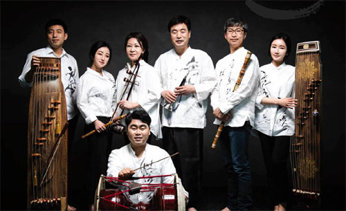 첫 앨범 ‘웃자’를 내고 콘서트를 개최하는 퓨전 예술단 ‘풍류’ 단원들. 풍류 제공