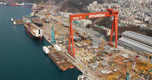 울산에 본사를 둔 현대중공업 모습. 문재인 대통령은 조선산업 경쟁력 강화를 위한 조선해양플랜트연구원 설립과 공공선박 발주 확대를 울산 공약으로 제시했다. 울산시 제공