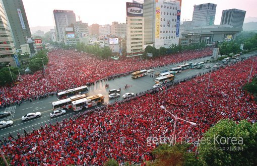 2002 월드컵 당시 거리응원 모습. 사진=ⓒGettyimages이매진스