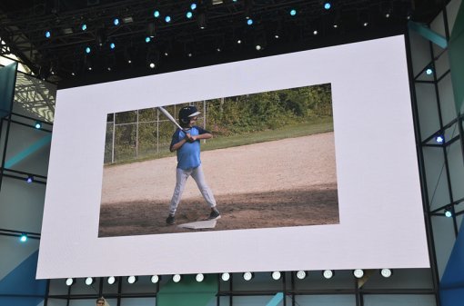 <구글 렌즈를 활용해 펜스를 사진에서 제거하고 남은 부분을 복원한 모습니다. 올해 가을 정식 출시됩니다.>(출처=IT동아)