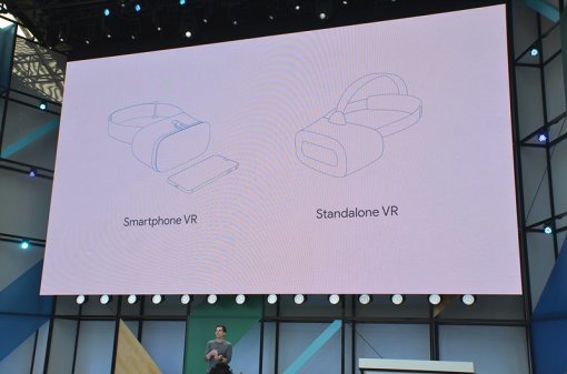 <데이드림은 두 가지 형태로 제공됩니다. 스마트폰이 있어야 하는 타입과 스마트폰이 없어도 이용할 수 있는 타입입니다.>(출처=IT동아)