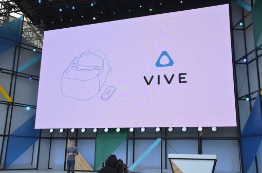 <스마트폰이 없어도 가상현실을 경험할 수 있는 HMD는 퀄컴, HTC, 레노버 등이 만듭니다.>(출처=IT동아)