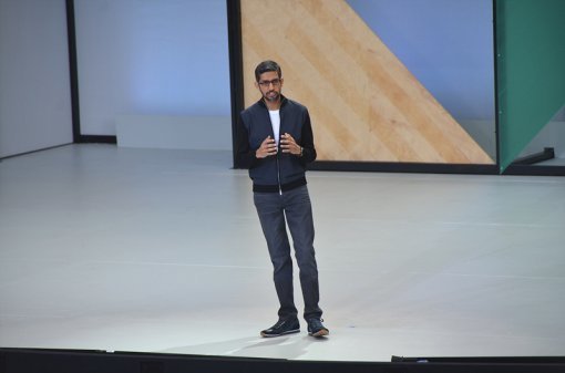 <선다 피차이 구글 최고경영자는 구글이 모바일 퍼스트에서 인공지능 퍼스트로 변할 것이라고 선언했습니다.>(출처=IT동아)