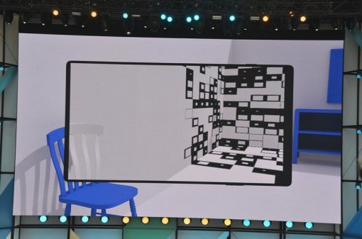 <탱고의 기술적 원리를 설명하는 동영상입니다. 탱고는 3대의 특수 카메라가 공간을 3차원으로 스캔해 
스마트폰에 저장한 후, 이 데이터를 바탕으로 현실 위에 가상현실을 입히는 기술입니다. 이를 통해 기존 증강현실보다 보다 사실적으로
 현실 위에 가상현실을 합성할 수 있습니다>(출처=IT동아)