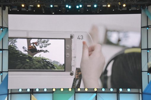 <싱가포르 국립박물관이 증강현실 기술을 활용해 아무것도 없던 공간에 동물원을 만들었습니다>(출처=IT동아)