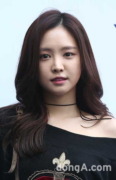 손나은 