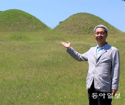 조영제 경상대 교수가 경남 합천군 옥전 고분군에서 1985년 발굴 당시를 회고하고 있다. 합천=김상운 기자 sukim@donga.com