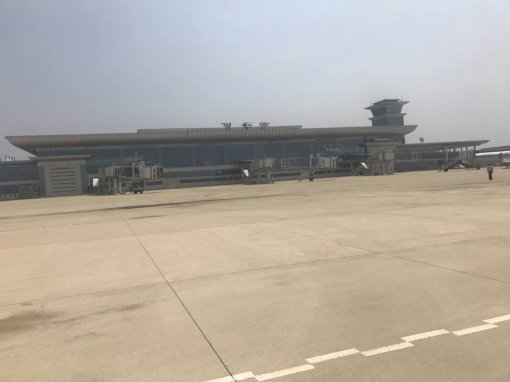 활주로 쪽에서 본 평양순안공항