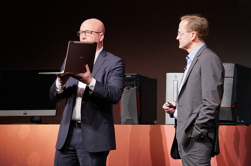 라이젠 모바일이 적용된 노트북. 두께가 상당히 얇다.(출처=IT동아)