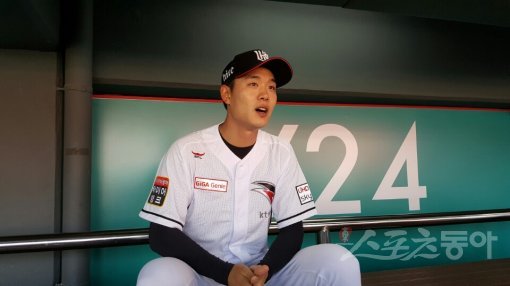 NC에서 트레이드된 kt 강장산이 이적 다음날인 1일 수원 SK전을 앞두고 각오를 전하고 있다. 수원 | 고봉준 기자 shutout@donga.com