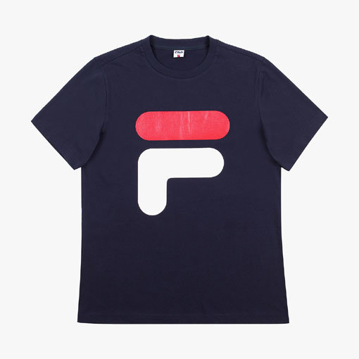 일명 ‘ㅋㅋㅋ티’로 불리는 휠라의 ‘빅 로고 티셔츠’. 사진제공｜휠라