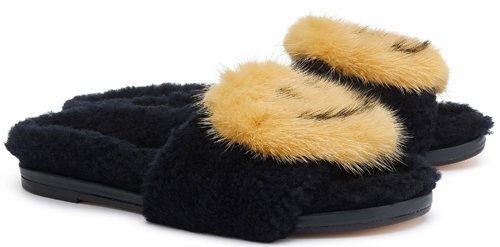 ‘안야 힌드마치’의 스마일 슬라이드.