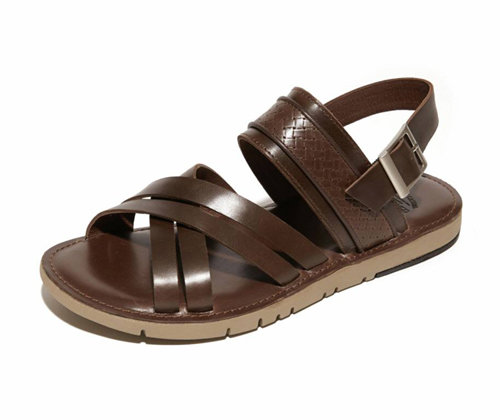 금강제화 ‘랜드로바’의 세미 드레스 샌들.