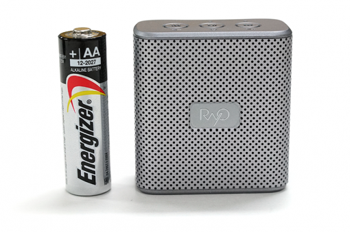 캐논 레이요 BTS-S는 마치 AA형 배터리 3~4개 가량 붙인 것과 비슷한 크기다.(출처=IT동아)