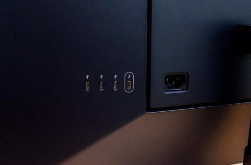 ▲ 후면에 4개의 단자만 제공(출처=IT동아)