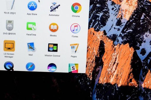 ▲ 코앞에서 바라봐야 겨우 픽셀을 인지할 수 있을 정도다(출처=IT동아)