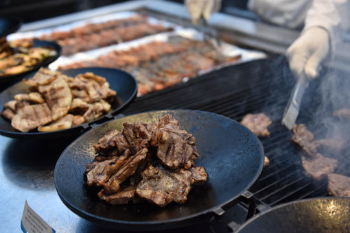 레몬·간장·고추로 양념한 괌 스타일 티본