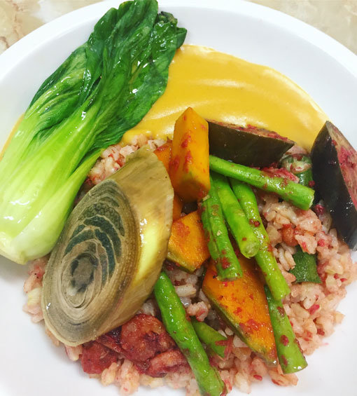 오랜 식민지배를 거치면서 다양한 외국 영향을 받은 필리핀의 음식문화를 상징하는 카레카레.