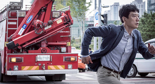 김명민이 절절한 부성애 연기를 선보인 영화 ‘하루’. CGV아트하우스 제공