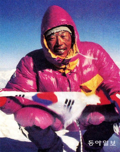 1987년 12월 한국 산악인 최초로 겨울 에베레스트 등정에 성공한 허영호 대장. 허대장은 올해 생애 여섯 번째이자 현역 최고령 에베레스트 등정 기록을 세웠다. 동아일보DB
