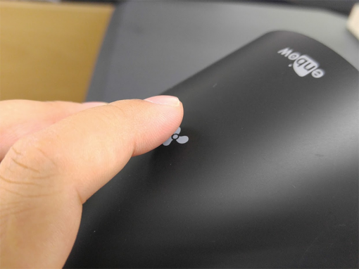 전원 버튼은 정전식 터치 방식이다(출처=IT동아)