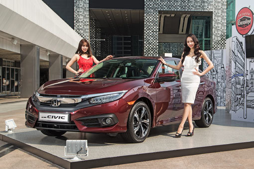 10세대 올 뉴 시빅은 근육질의 스포티한 디자인에 강력한 주행 성능을 더하고 첨단 편의사양을 대폭 적용해 상품성을 끌어올렸다. 사진제공｜혼다코리아