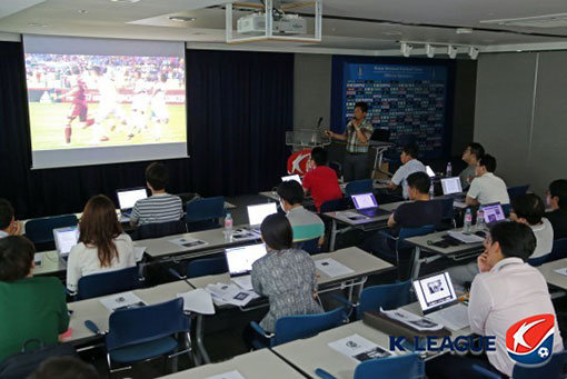 한국프로축구연맹이 19일 취재진을 대상으로 서울 신문로 축구회관에서 7월부터 K리그에 도입될 비디오 판독 시스템(VAR·Video Assistant Referee)을 설명하고 있다. 사진제공｜한국프로축구연맹