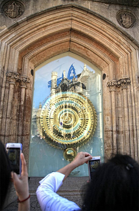 영국 케임브리지대의 명물인 코퍼스 시계.