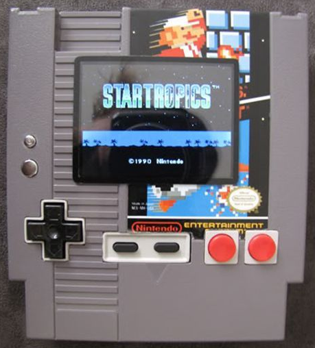 NES 팩을 휴대용 게임기로 만든 사례도 있다...대단하지 않은가?! (출처=게임동아)