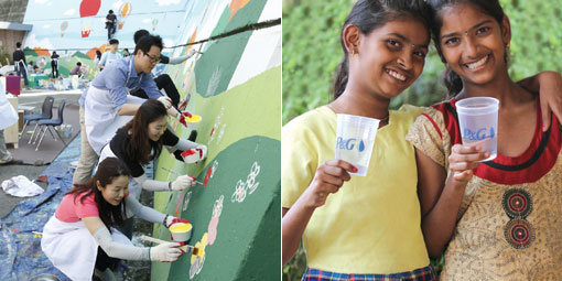 글로벌 생활용품 기업 P&G는 ‘가족’을 콘셉트로 한 사회공헌활동으로 주목받고 있다. 한부모 가정을 지원하는 ‘땡큐맘 엄마 손길 캠페인’이 대표적이다. 임직원들이 직접 참여하는 벽화그리기 봉사활동(왼쪽), ‘어린이를 위한 안전한 식수’ 글로벌 프로그램도 진행 중이다. 사진제공 l 한국P&G