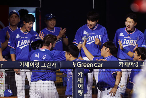 삼성은 6월 승률 0.619를 기록, 시즌 초와 눈에 띄게 달라진 성적을 내고 있다. 반등에 성공한 삼성은 안정된 불펜진의 힘을 앞세워 매 경기 무서운 뒷심을 발휘하고 있다. 사진제공｜스포츠코리아