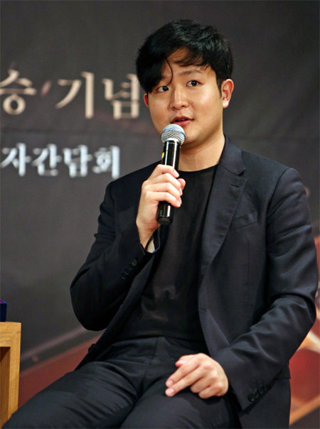 피아니스트 선우예권은 “외국 연주자들도 늦은 나이에 콩쿠르에 도전하는 경우가 많지만 그 가운데서 한국인들이 유독 좋은 성적을 내고 있다”고 말했다. 목프로덕션 제공