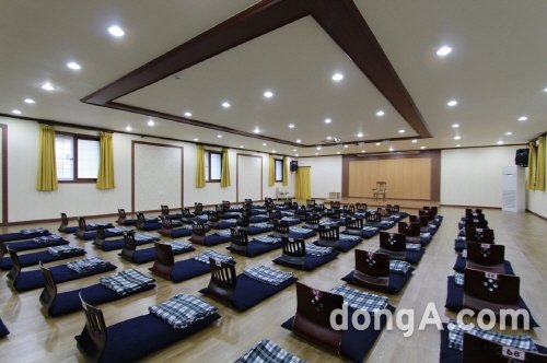 자운선가는 삶의 트라우마와 그에 따른 감정에 집중하는 명상과 자신의 존재에 대해 새롭게 인식하고 자존감을 높여주는 사랑명상 등을 운영하고 있다.