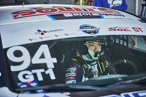 ‘2017 CJ대한통운 슈퍼레이스 챔피언십’에 출전한 카레이서 서주원이 운전석에서 강렬한 눈빛을 보내고 있다. 그는 3차전에서 시즌 첫 우승을 기록했다. 사진제공 ㅣ 서주원