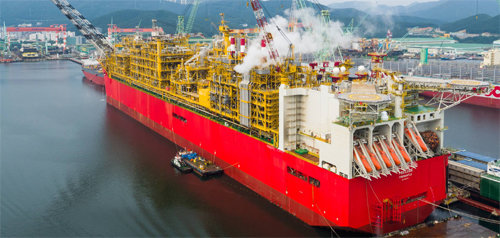삼성중공업이 세계 최대 규모의 해양플랜트 설비 ‘프렐류드 부유식 액화천연가스 생산·저장·하역설비(FLNG)’ 건조를 성공적으로 마쳤다. 삼성중공업 제공