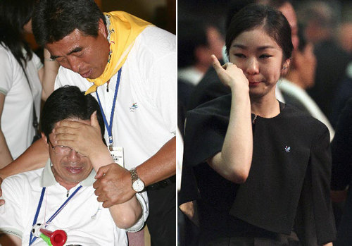 2007년 평창이 올림픽 유치전에 실패하자 눈물을 쏟는 한 서포터즈의 모습(왼쪽). 2011년 평창이 겨울올림픽 개최지로 선정된 순간 눈물을 흘리는 김연아 선수.