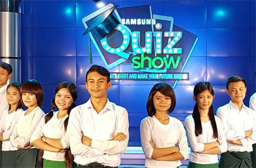 삼성전자가 6월 30일 미얀마에서 ‘삼성 퀴즈쇼’ 첫 회를 현지 방송사 MNTV를 통해 내보냈다. 참가자들이 MNTV 스튜디오에서 포즈를 취했다. 삼성전자 제공