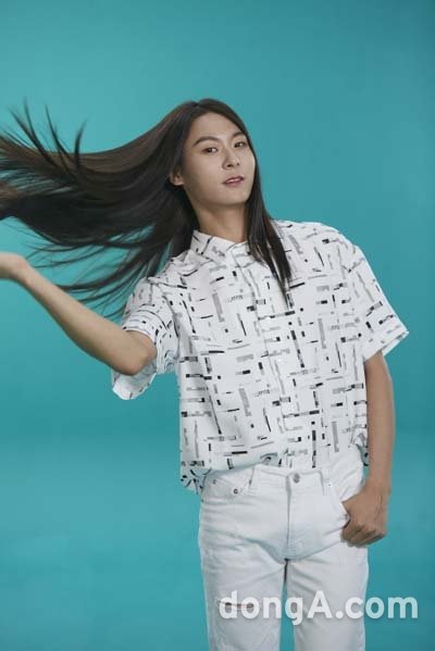 ▲ 프랑스 뷰티 브랜드 로레알파리의 새 뮤즈로 발탁된 긴 생머리 래퍼 장문복