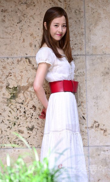 서정희. 3년 전 인생에서 가장 힘든 시련을 맞았던 그는 몰라보게 강해졌다. “다시 시작하는 지금이 진짜 내 인생”이라며 웃는다. 가냘픈 몸에서 뿜어져 나오는 강단과 긍정적 기운이 대단하다. 김종원 기자 won@donga.com