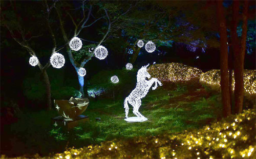 제주 서귀포시 안덕면 제주조각공원에 일루미네이션을 주제로 한 테마파크가 꾸며져 새로운 야간 관광지가 될 것으로 전망된다. 제주조각공원 제공