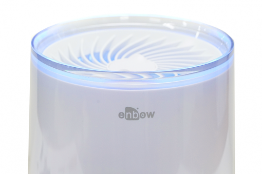 기기 상단에 파란 LED가 들어와 무드등 역할을 한다. (출처=IT동아)