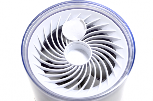 기기 상단 중앙에는 해충 유인 약품을 넣어도 된다. (출처=IT동아)