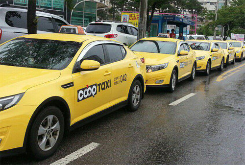 한국택시협동조합의 ‘쿱(coop)택시’가 출범 2주년을 맞았다. 협동조합은 조직을 전국 단위로 넓히는 등 사업을 확대해 나갈 계획이다. 한국택시협동조합 제공