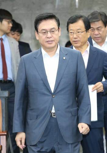 사진=‘추경·정부조직법’ 정우택 원내대표(동아일보DB)